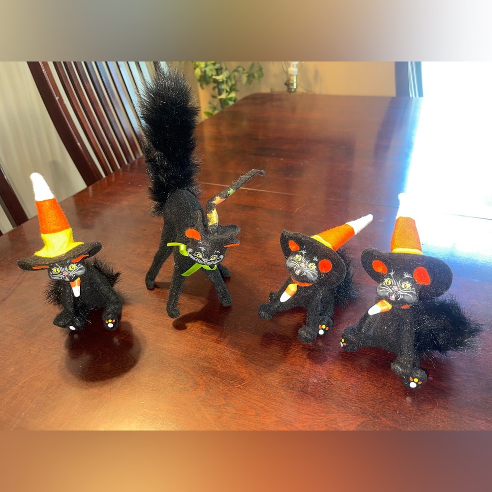 Lot Annalee Scared Black Cat With Hocus Pocus Decor Plus Candy Corn Sitting Cats